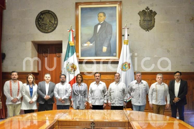  La Comisión Permanente de Prevención del Delito y Participación Ciudadana del Consejo Nacional de Seguridad Pública, encabezada por el gobernador Cuitláhuac García Jiménez, recibió el anteproyecto de creación del Modelo Municipal de Prevención Social de la Violencia y la Delincuencia, en el marco de la Primera Sesión Ordinaria celebrada este martes en Palacio de Gobierno.