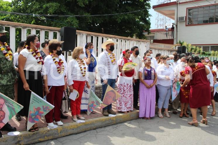 La Secretaría de Educación de Veracruz (SEV) inició la distribución de 9 millones 235 mil 253 libros de texto para el ciclo escolar 2022-2023, destinados a estudiantes de los niveles preescolar, primaria y secundaria.

