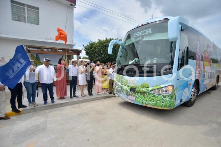  El compromiso del Gobierno Estatal para dignificar las vías de comunicación y dotar de más servicios de transporte quedó consumado este jueves al inaugurarse la nueva ruta Los Caminos de la Cuenca Nos Llenan de Orgullo, que va de Cosamaloapan a Otatitlán.

