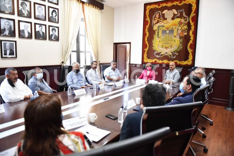 Con el fin de mejorar la infraestructura del Rastro Municipal, así como las condiciones económicas y de salud en el municipio, el Ayuntamiento, a través de la Dirección de Salud, colaborará con la Unión Ganadera Regional de la Zona Central del Estado de Veracruz y la empresa Profesionales Desarrollando Empresas Mexicanas (Prodem). 