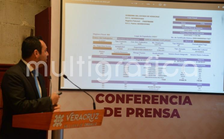 En conferencia del Gobernador, el secretario de Finanzas y Planeación, Jose Luis Lima Franco presentó un desglose de la remuneración bruta y neta, percepciones en efectivo, especie, sueldos, prestaciones, gratificaciones, primas, comisiones, dietas, bonos, estímulos, apoyos económicos, ingresos sistemas de compensación.

