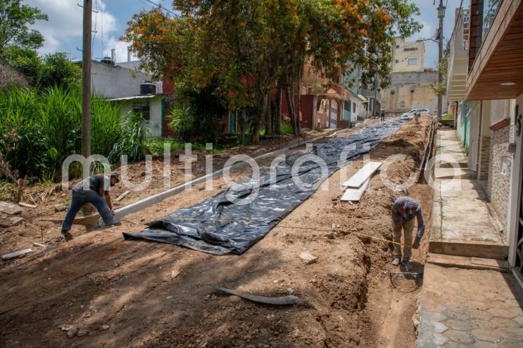 Además de la intervención coordinada entre distintas áreas del gobierno municipal, la responsabilidad social es indispensable para el desarrollo de la ciudad, afirmó el director de Obras Públicas, Guillermo Ávila Devezze.

