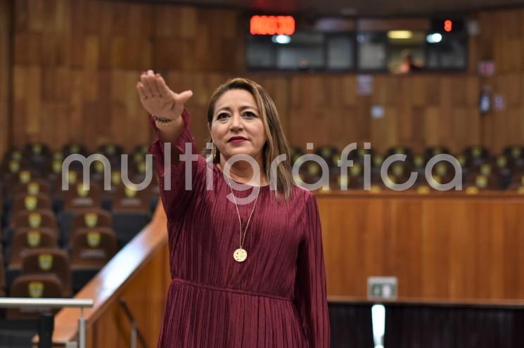 Ante la licencia concedida a la diputada por el Distrito IV, con cabecera en Álamo Temapache, Elizabeth Cervantes de la Cruz, la presidenta de la Mesa Directiva de la LXVI Legislatura, diputada Cecilia Guevara, tomó la protesta de ley a la ciudadana Elisa Mohedano Orellán para ocupar el cargo y atender las tareas legislativas y de representación de ese distrito.