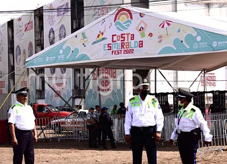  Mediante una fuerza operativa de 112 elementos del orden y la coordinación con autoridades federales y municipales, el Gobierno estatal garantiza la tranquilidad de los asistentes al Costa Esmeralda Fest, al atender y reducir las situaciones de riesgo que pudieran existir durante el fin de semana.