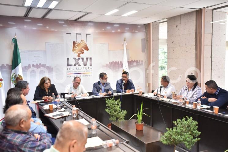 El diputado Luis Antonio Luna Rosales realizó una reunión con autoridades de los municipios de Emiliano Zapata, Ignacio de la Llave y Coatepec, así como con representantes de la Subdivisión de Negocios de Redes de la Dirección Corporativa de Operaciones de la Comisión Federal de Electricidad (CFE), quienes presentaron los alcances y objetivos del plan de transición energética y fortalecimiento del sistema eléctrico de la entidad, a través de proyectos regionales de innovación, alineados a los Objetivos de Desarrollo Sostenible (ODS) de la Agenda 2030 y el Acuerdo Climático de París.