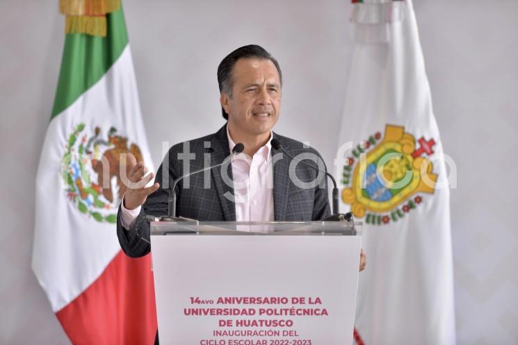 Durante la inauguración de diversas acciones en la Universidad Politécnica de Huatusco (UPH), el gobernador Cuitláhuac García Jiménez celebró que en Veracruz tenemos al joven que nos llena de orgullo, que no pone pretextos sino los asume como retos y los supera. 