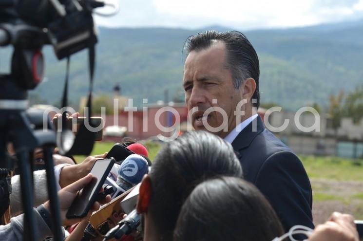 Entrevistado por medios de comunicación, el gobernador se refirió a los hechos en Orizaba, destacando que siempre se priorizó la seguridad de la población de ahí la importante coordinación con las fuerzas federales, especialmente la Guardia Nacional, para la detención de integrantes de la banda del Momo.

