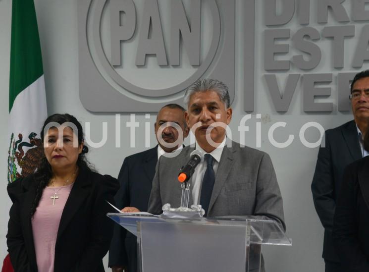 Ante los hechos de inseguridad que se han vivido en los últimos días en diferentes puntos del estado de Veracruz, el Partido Acción Nacional (PAN), exige una solución para pacificar al país y al estado, a partir del respeto a la dignidad humana, demandó el dirigente estatal de este instituto político Federico Salomón Molina.