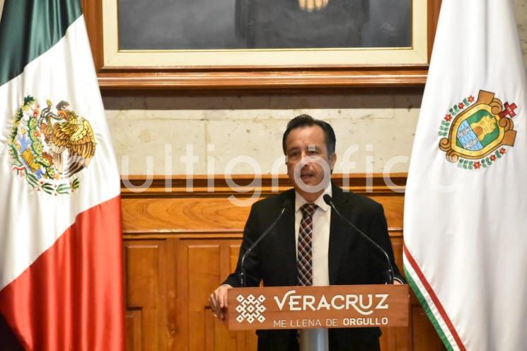 -El gobernador de Veracruz, Cuitláhuac García Jiménez indicó que su gobierno está preparado para atender las emergencias durante la temporada de lluvias. El Plan DN-III está activo y tanto los elementos de la Secretaría de la Defensa Nacional (Sedena) y demás cuerpos de seguridad, se atiende a los 21 municipios afectados por las tormentas.