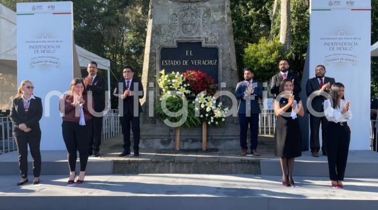 Este miércoles, el Comité Ejecutivo Estatal de Morena (CEE), montó la Guardia de Honor en el marco del 212 aniversario de la Independencia de México con una ofrenda floral ante el monumento al Padre de la Patria, Miguel Hidalgo y Costilla.