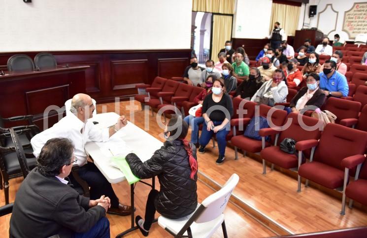 Al encabezar una jornada de audiencias ciudadanas, el Edil recordó que para garantizar los derechos de la población y escuchar de primera mano las necesidades prioritarias en el municipio, se creó esta política de atención a la ciudadanía.