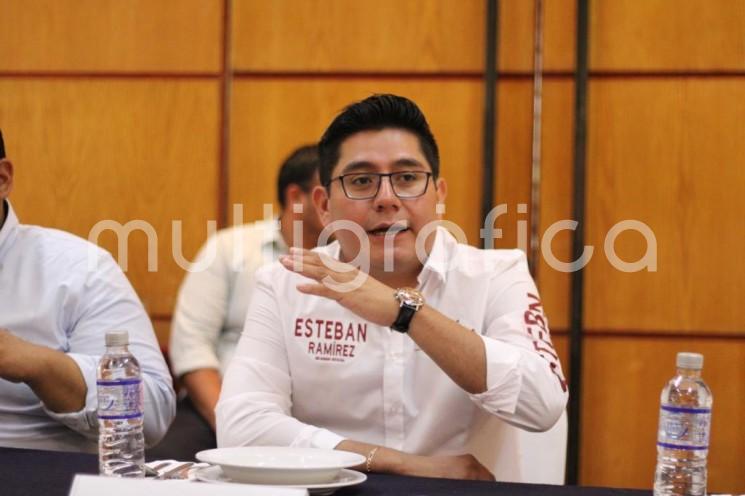 En Veracruz, Morena avala y respalda la reducción del 50 por ciento de las prerrogativas a los partidos políticos, pues fue una propuesta nuestra que aprobó primero la mayoría legislativa de Morena, y que después respaldó la Suprema Corte de Justicia de la Nación