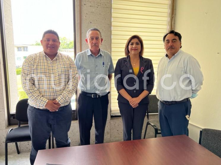 La diputada Lourdes Juárez Lara recibió en el Palacio Legislativo a integrantes del Colegio de Contralores del Estado de Veracruz, con quienes compartió puntos de vista y propuestas para robustecer el trabajo de los contralores internos municipales en cuanto a la evaluación y el control en la labor de los ayuntamientos. 