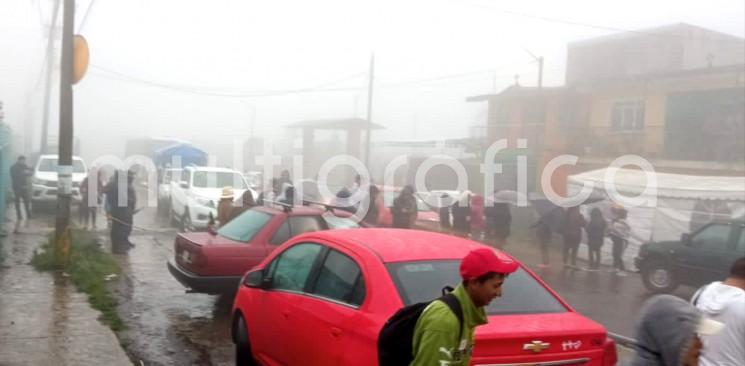 Padres de familia de la escuela primaria Miguel Hidalgo del municipio de Chiconquiaco, se manifestaron y bloquearon la carretera que comunica hacia la ciudad de Xalapa inconformes por la falta de un maestro, mismo que están solicitando desde agosto.

