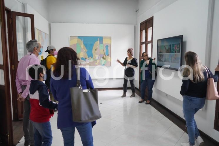 El IVEC, a través de la Galería de Arte Contemporáneo de Xalapa, invita a la comunidad sorda y al público en general a participar en la segunda visita guiada con interpretación en Lengua de Señas Mexicana por la exposición Nudos y Piedras, del artista plástico Daniel Berman, el próximo martes 18 de octubre a las 17:00 horas, en la sala principal de la GACX.

