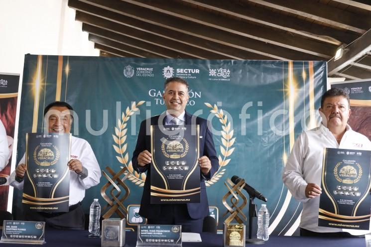 En reconocimiento de las personas, empresas e instituciones que por su liderazgo inspiran y transforman la industria turística en la entidad, la Secretaría de Turismo y Cultura (SECTUR) convocó a la tercera edición del Galardón Turístico Mi Veracruz 2022, que estrena un segmento dedicado a los especialistas en bebidas. 