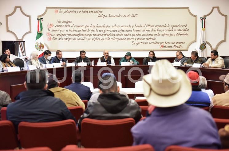 Para que la región prospere, se necesita de todos, afirmó el presidente municipal Ricardo Ahued Bardahuil, al encabezar una reunión para dar seguimiento a los acuerdos pactados con habitantes y autoridades del Alto Pixquiac.

