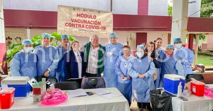 El Delegado de Programas para el Desarrollo, Manuel Huerta Ladrón de Guevara, anunció que avanzan a paso acelerado las jornadas de vacunación para el sector de 5 a 11 años en 22 municipios que atenderán a esta población durante la próxima semana.