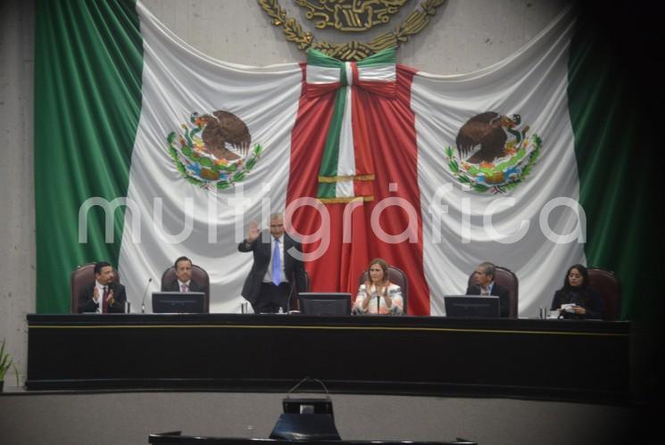  En compañía del gobernador Cuitláhuac García, el secretario de Gobernación, Adán Augusto López, acudió al Congreso para promover la permanencia del Ejército en tareas de seguridad. 