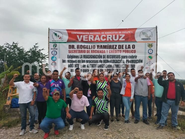 Los trabajadores del Colegio de Estudios Científicos y Tecnológicos del Estado de Veracruz (Cecytev) continúan en paro laboral y este jueves 27 de octubre cumplen cuatro días con las protestas.