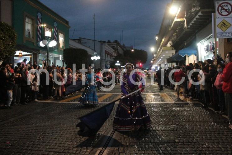 Las calles de Xalapa lucieron totalmente abarratodas por los asistentes que admiraron el desfile de catrinas 2022 Mágico Veracruz, en su tercera edición. 