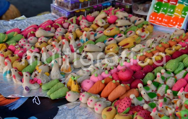  Gracias a los diversos eventos que realiza el Ayuntamiento de Xalapa en coordinación con el Gobierno del Estado, entre los que destacan exposiciones de altares, paseos de catrinas y la Feria del tamal, pan y chocolate Xalapa 2022, se ha reactivado la economía de Xalapa y la región, afirmó el director de Desarrollo Económico, Alberto Romero Gutiérrez.