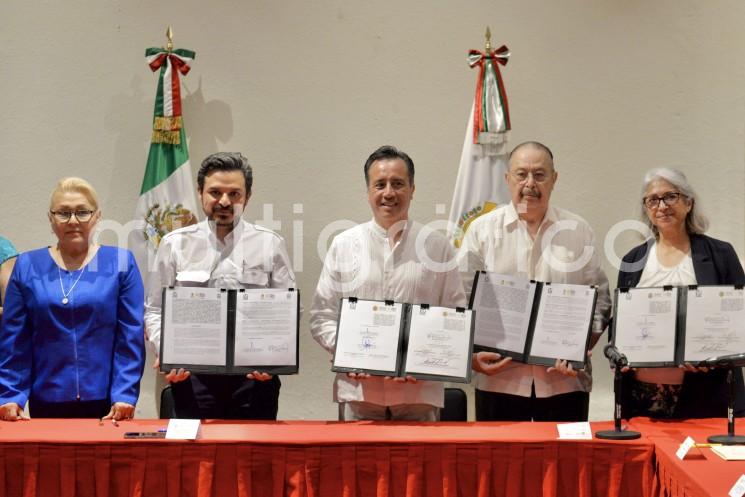 Al encabezar la clausura de la Tercera Reunión Regional Zona Sureste, que se realizó en Boca del Río, Veracruz, junto con el gobernador Cuitláhuac García Jiménez, subrayó que para lograr estos compromisos es necesario contar con un Seguro Social que esté al cien y en su mejor momento frente a los 80 años que cumpliremos el 19 de enero 2023.