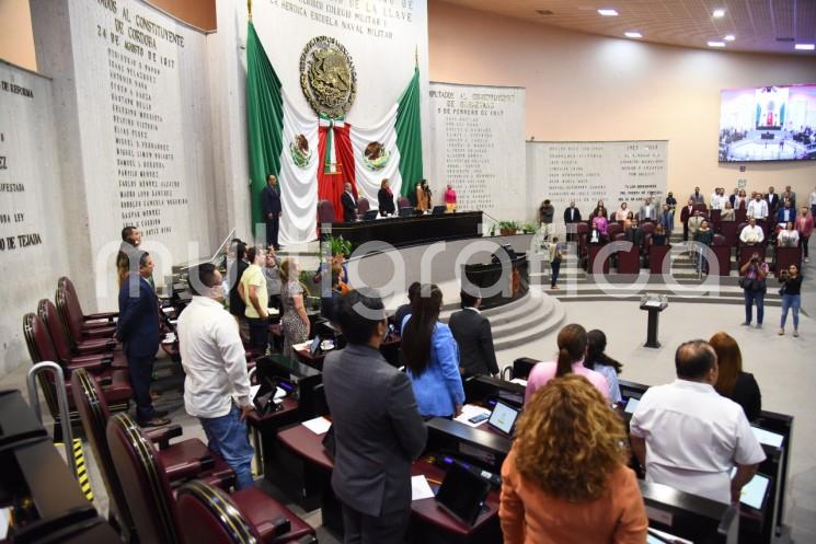 Por mayoría de votos, el Pleno del Congreso del Estado aprobó el acuerdo de la Junta de Coordinación Política, por el cual las diputadas Margarita Corro Mendoza y Arianna Guadalupe Ángeles Aguirre, así como el diputado Hugo González Saavedra fueron elegidas y elegido para integrar la Mesa Directiva, en los cargos de presidenta, secretaria y vicepresidente, respectivamente, durante el Segundo Año de Labores de la LXVI Legislatura del estado de Veracruz.