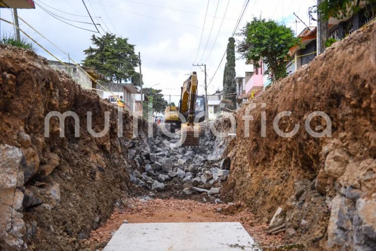 Con el propósito de evitar afectaciones por inundaciones, daños al patrimonio y a la salud de las familias, el Ayuntamiento de Xalapa inició este año la construcción de los colectores pluviales Monte Everest, Vicente Guerrero y la rehabilitación de drenaje sanitario y  red de agua potable en el fraccionamiento Ensueño, acciones integrales con las que se beneficia a más de 50 mil personas.