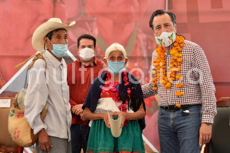 Nos llena de orgullo afirmar que en 226 brigadas itinerantes del Registro Civil la administración de Cuitláhuac García Jiménez ha realizado más actos registrales, de manera itinerante, que en todos los gobiernos desde 1824, casi un millón de 2018 a la fecha. 