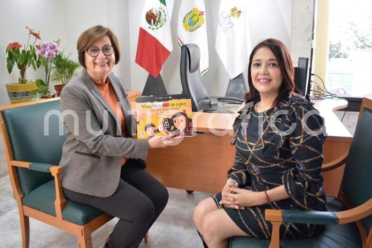 La diputada Margarita Corro Mendoza, recibió de la comisionada presidenta del IVAI,  Naldy Patricia Rodríguez Lagunes el libro Vale, Max y el tesoro de los datos personales,  dirigido a niñas y niños de entre 8 y 10 años, que aborda los riesgos actuales del uso de redes sociales.