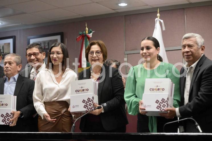 La jefa de Programa de Gobierno, Waltraud Martínez Olvera, entregó al Congreso del Estado el IV Informe de la administración que encabeza el gobernador Cuitláhuac García Jiménez; un compendio que da cuenta del avance de un proyecto capaz de mover la vieja maquinaria e impulsar un modelo político más justo y democrático.