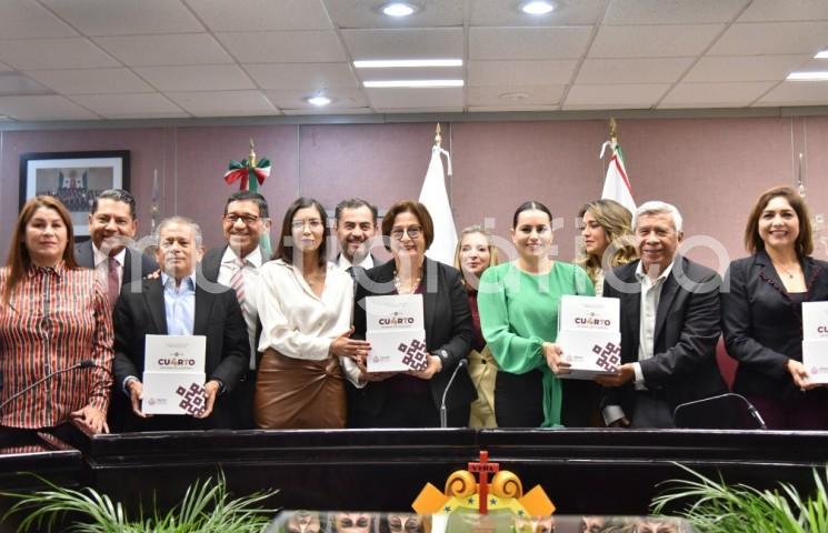 En representación de la LXVI Legislatura, la presidenta de la Mesa Directiva, diputada Margarita Corro Mendoza, recibió de la titular de la Oficina de Programa de Gobierno, Waltraud Martínez Olvera, el IV Informe de Gobierno de la administración del ingeniero Cuitláhuac García Jiménez. 