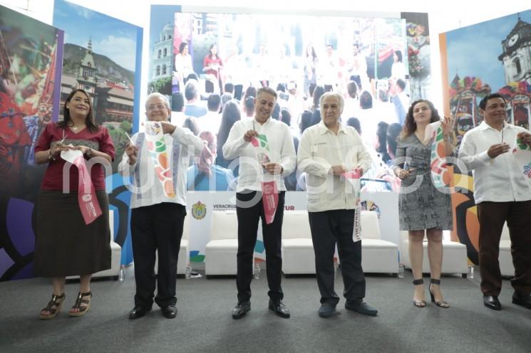 Como parte de nuevas acciones y estrategias y para posicionar a Veracruz como un estado de primer nivel para el segmento de Turismo de Negocios, esta mañana se inauguró oficialmente la Expo Turismo Veracruz 2022 por el Lic. Miguel Torruco Marqués, Secretario de Turismo del Gobierno de México acompañado por el titular de la dependencia, así como de los Embajadores de Belice y Panamá y titulares de las Secretarías de Turismo de Puebla y Nayarit. 