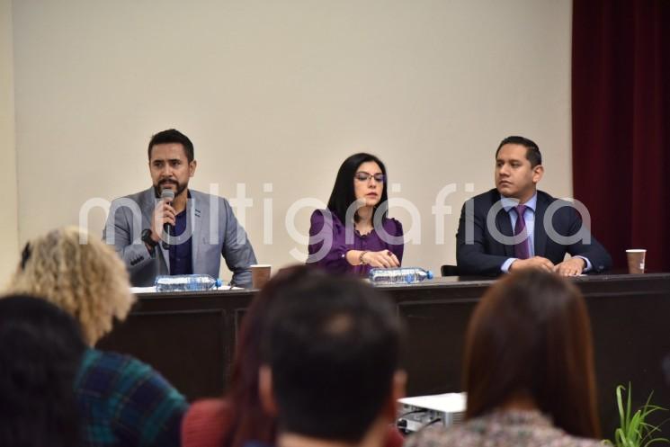 Con el propósito de coadyuvar en la incorporación de la perspectiva de género en la creación de contenidos para medios de comunicación, se realizó el curso taller Reportear con gafas violeta, organizado por el Congreso del Estado, a trav és de la Coordinación de Comunicación Social, y la Comisión Estatal para la Atención y Protección de los Periodistas (Ceapp).