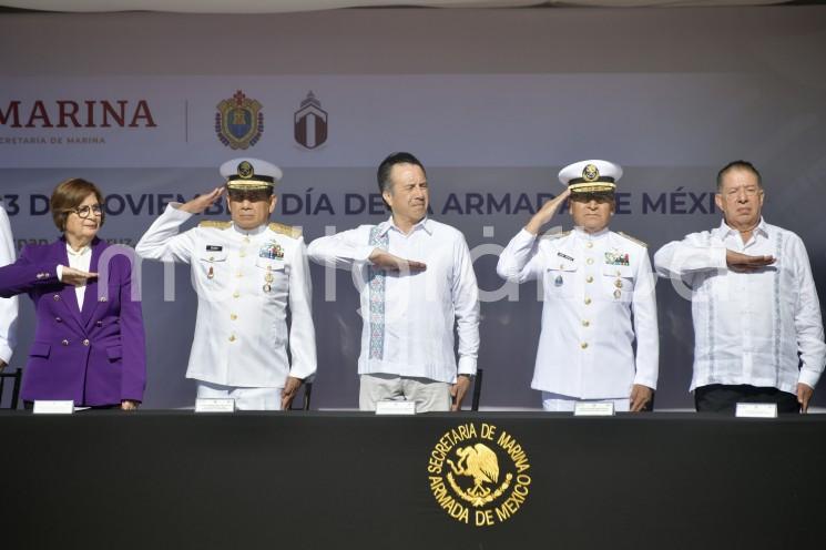 El gobernador Cuitláhuac García Jiménez encabezó en Tuxpan la ceremonia de conmemoración por el Día de la Armada de México.