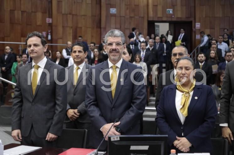 Durante su comparecencia en el Pleno del Congreso estatal por la Glosa del IV Informe de Gobierno, titular de la Secretaría de Desarrollo Económico y Portuario (SEDECOP), Enrique Nachón García.explicó las políticas y acciones encaminadas al impulso del mercado interno, la competitividad, comercio exterior y fomento a la inversión, alineadas al Plan de Reactivación Económica de la Federación, el Plan Veracruzano de Desarrollo y la Agenda 2030.

