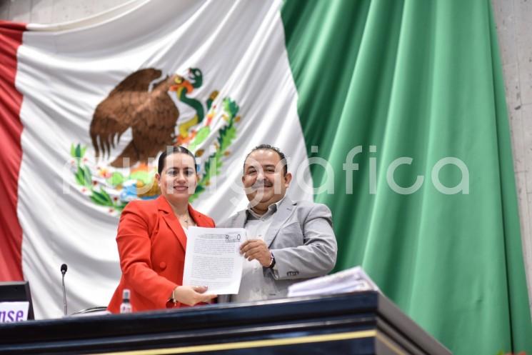 El diputado Juan Enrique Santos Mendoza presentó ante el Pleno de la LXVI Legislatura una iniciativa que reforma diversas disposiciones de la Ley de Educación del estado de Veracruz con el objetivo de contribuir, desde la formación de niñas, niños y jóvenes, a la erradicación de la violencia contra las mujeres.