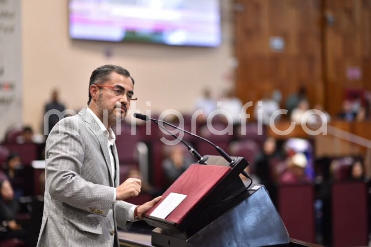 El diputado Luis Antonio Luna Rosales hizo un llamado a las diputadas y los diputados de la LXVI Legislatura a estar presentes y participar durante el desarrollo de las comparecencias de los titulares de despacho, que acuden a este Congreso como parte de un ejercicio democrático de rendición de cuentas de la Glosa del IV Informe de Gobierno.