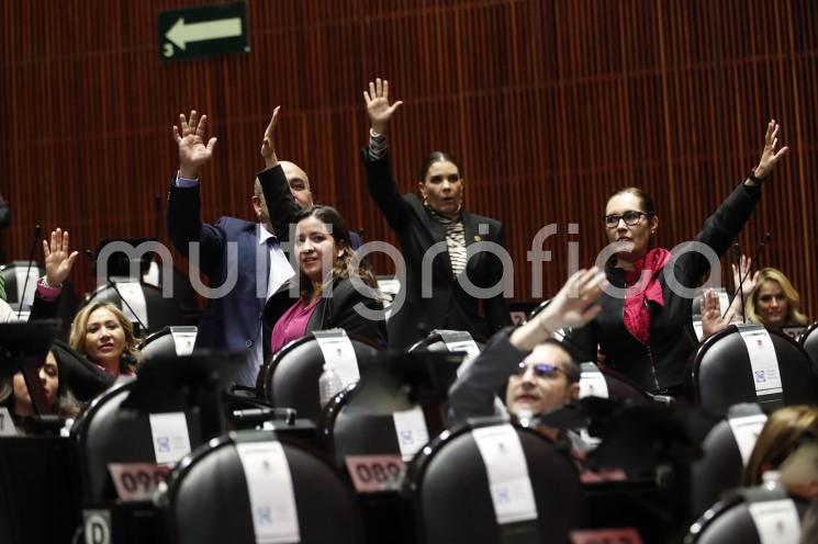 La Cámara de Diputados aprobó la madrugada de este miércoles, en lo general y en lo particular los artículos no reservados, con 267 votos en pro, 221 en contra y ninguna abstención, el proyecto de decreto por el que se reforman, adicionan y derogan diversas disposiciones de la Ley General de Comunicación Social y de la Ley General de Responsabilidades Administrativas.