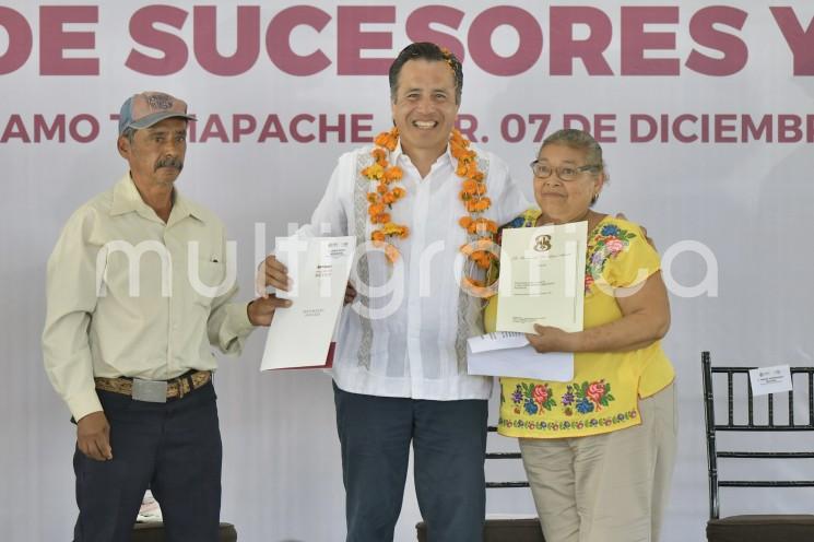 En otro día histórico para las y los campesinos de Veracruz, el Registro Agrario Nacional (RAN) entregó 340 documentos agrarios, 322 depósitos sucesorios, 80 constancias y 100 testamentos a habitantes de la Huasteca.