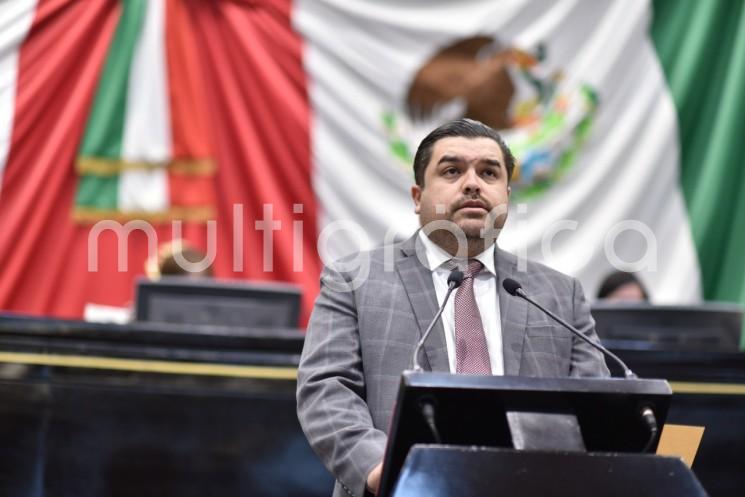 El grupo legislativo de Morena en el Congreso de Veracruz presentó la iniciativa de reforma al Código Penal para reclasificar el abigeato, a fin que deje de ser meramente patrimonial y considerarlo como ilícito que impacta a la economía estatal.

 