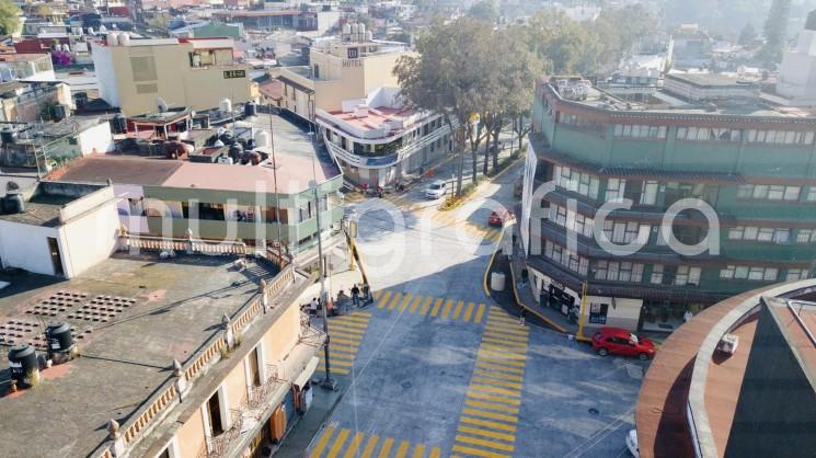 Para que la actividad comercial y turística se desarrolle de la mejor manera en esta temporada vacacional, el Ayuntamiento trabaja intensamente en diversas obras de rehabilitación que serán concluidas a tiempo, afirmó el presidente municipal Ricardo Ahued Bardahuil. 