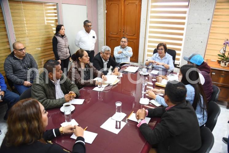 La presidenta de la Mesa Directiva de la LXVI Legislatura del estado, diputada Margarita Corro Mendoza, en compañía del diputado Genaro Ibáñez Martínez, representante del Distrito III de Tuxpan, atendieron a autoridades del Ayuntamiento de Cazones de Herrera, perteneciente a dicho distrito. 