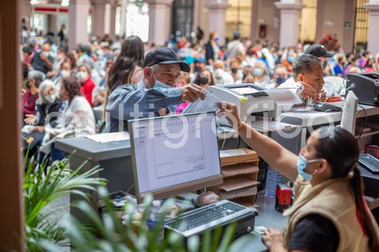 La participación de las personas adultas mayores en el pago del Predial 2023 ha sido ejemplar, pues con su contribución ayudan a que continúe la modernización de Xalapa, se vea la obra pública en las calles y atiendan las necesidades más urgentes, afirmó la directora de Ingresos, Patricia Ortega Pardo. 

