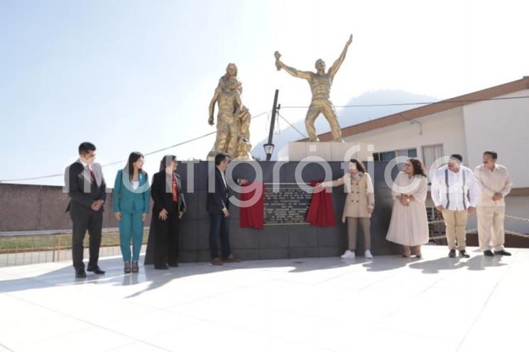 Al conmemorar el 116 Aniversario de los Mártires de Río Blanco, el gobernador Cuitláhuac García Jiménez enfatizó que Veracruz ha sido parte de las cuatro transformaciones centrales del país por el ímpetu de su gente y su lucha, de ahí que agradeció al presidente Andrés Manuel López Obrador, quien ha impulsado reformas laborales, logrando la justicia que anhelaron hombres y mujeres que fallecieron aquel 6 de enero de 1907.

