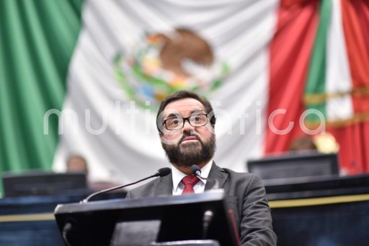 Una propuesta de exhorto al ayuntamiento de Agua Dulce, presentó el diputado Sergio Lenin Guzmán Ricárdez, a fin de que sea respetada la autorización para donar una fracción de terreno de propiedad municipal a favor de la Universidad Veracruzana (UV) para la instalación y funcionamiento de un campus en dicha municipalidad, en términos del Acuerdo publicado en el Número Extraordinario 160 de la Gaceta Oficial del Estado, el viernes 22 de abril de 2022.