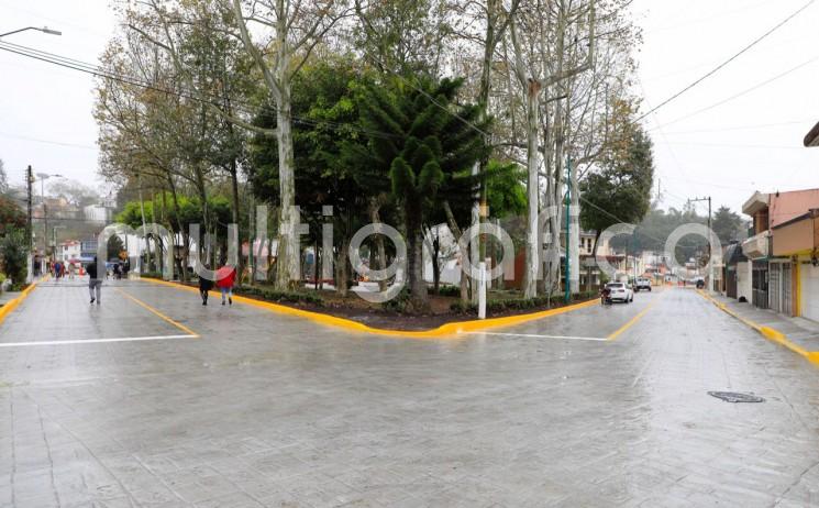 Funcionariado encabezado por el presidente municipal Ricardo Ahued Bardahuil, entregó la rehabilitación del alumbrado público, drenaje pluvial, alcantarillado sanitario, agua potable y la construcción de las calles José García, Modesto A. Guinart, Octavio Vejar Vázquez y privada Marco Antonio Muñoz Turnbull, en el Fraccionamiento Ensueño