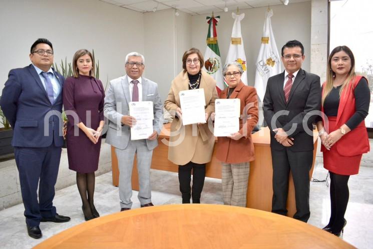 El Congreso del Estado de Veracruz, a través de la presidenta de la Mesa Directiva de la LXVI Legislatura, diputada Margarita Corro Mendoza, celebró un convenio de colaboración con la Universidad de la Huasteca Veracruzana, con el objetivo de establecer un trabajo coordinado para la ejecución conjunta de proyectos de investigación, vinculación, gestión y extensión de los servicios en áreas de mutuo interés. 