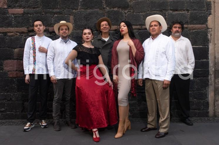 El Foro Especial de Son Jarocho, que se llevará a cabo en el marco del Foro Cultural del Sotavento 2023 del 31 de enero al 2 de febrero, en horario de 20:30 a 22:30 horas, en el auditorio exterior de la Casa de la Cultura Agustín Lara, en la Perla del Papaloapan contará con la presencia de reconocidos grupos de ese género, como Son de Madera.